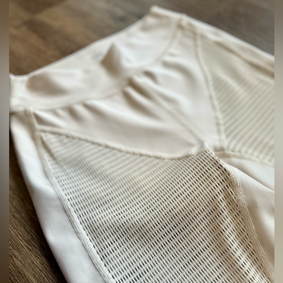 Alo Bone Cream Mesh Set Size Small High-Waist Legging & Short Sleeve Top - Picture 6 of 15